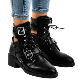 Fekete női csizma masszív T195 talpon 1