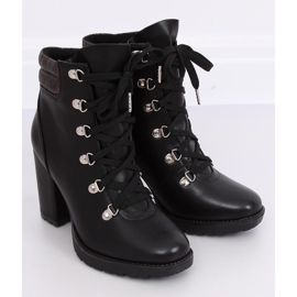 Fekete magassarkú 8992-PU Fekete 2