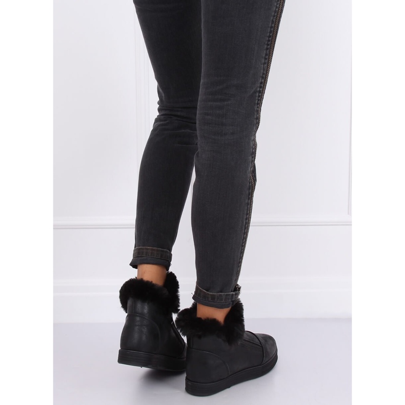 Fekete bokáig érő cipők szőrmével W19-29 Fekete 1