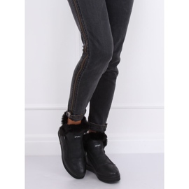 Fekete bokáig érő cipők szőrmével W19-29 Fekete 2