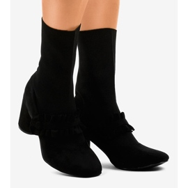Fekete velúr bokacsizma az LL-102P oszlopon 1