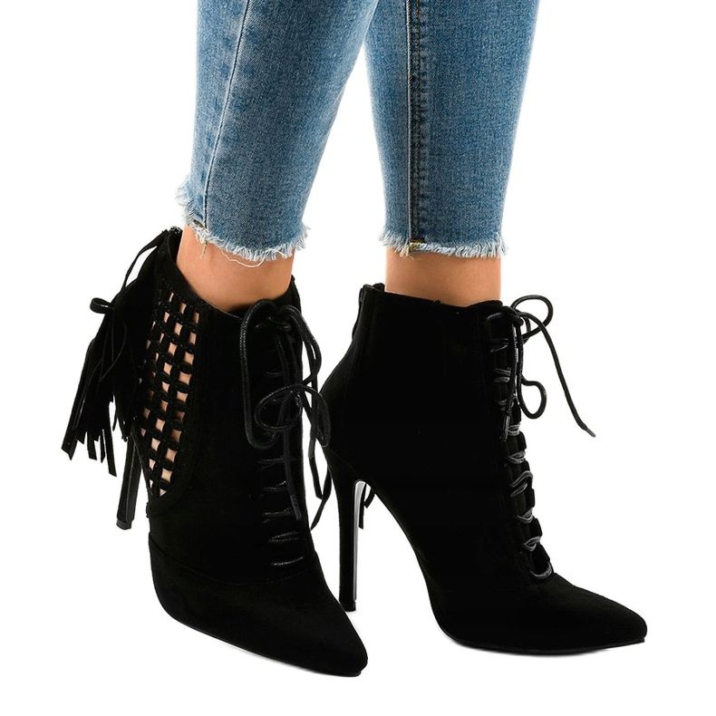 Fekete, gazdagon díszített csizma 11047-1 1