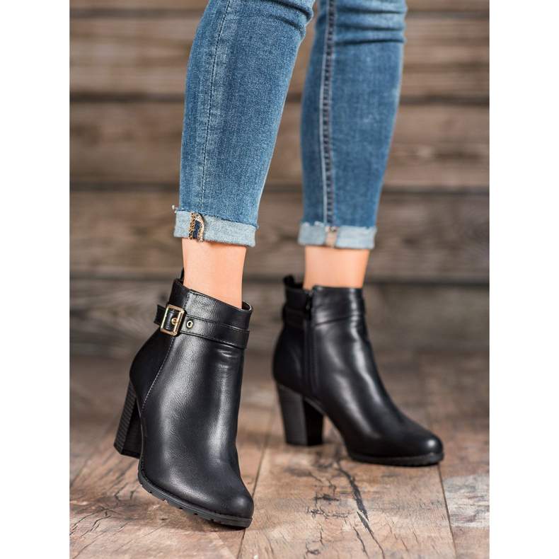 Abloom Csizma Egy Postán, Csattal fekete 2