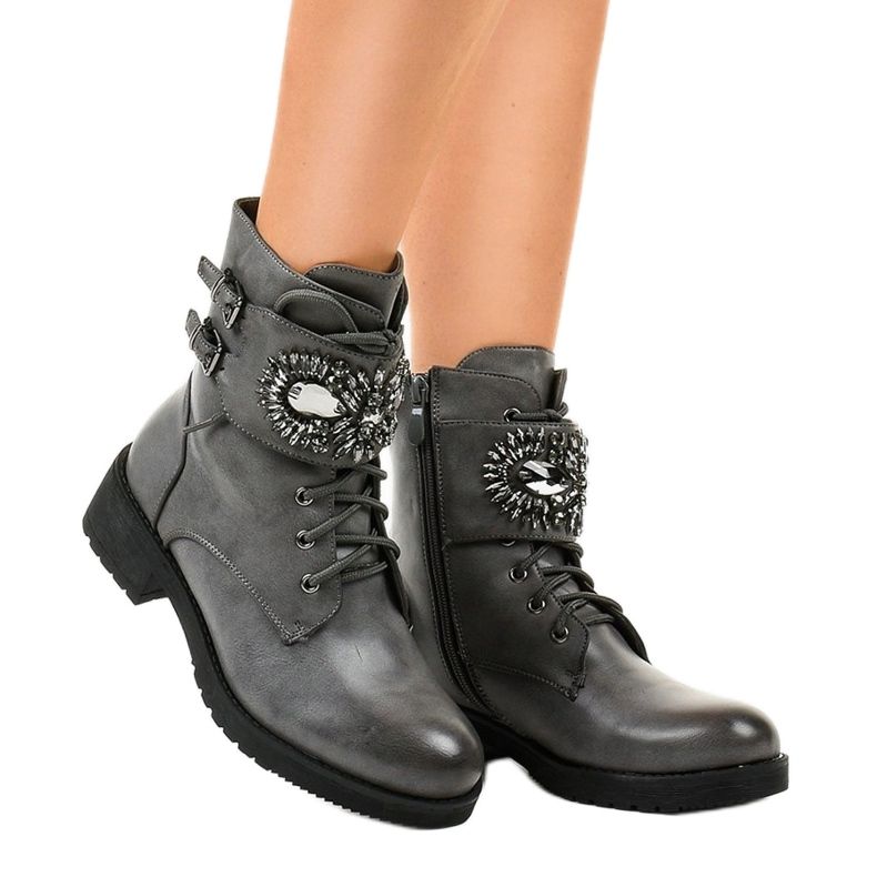 Szürke női csizma csattal és gyémántokkal 0-251 1