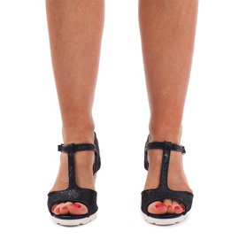 Fekete szandál az YH2709 égen 1