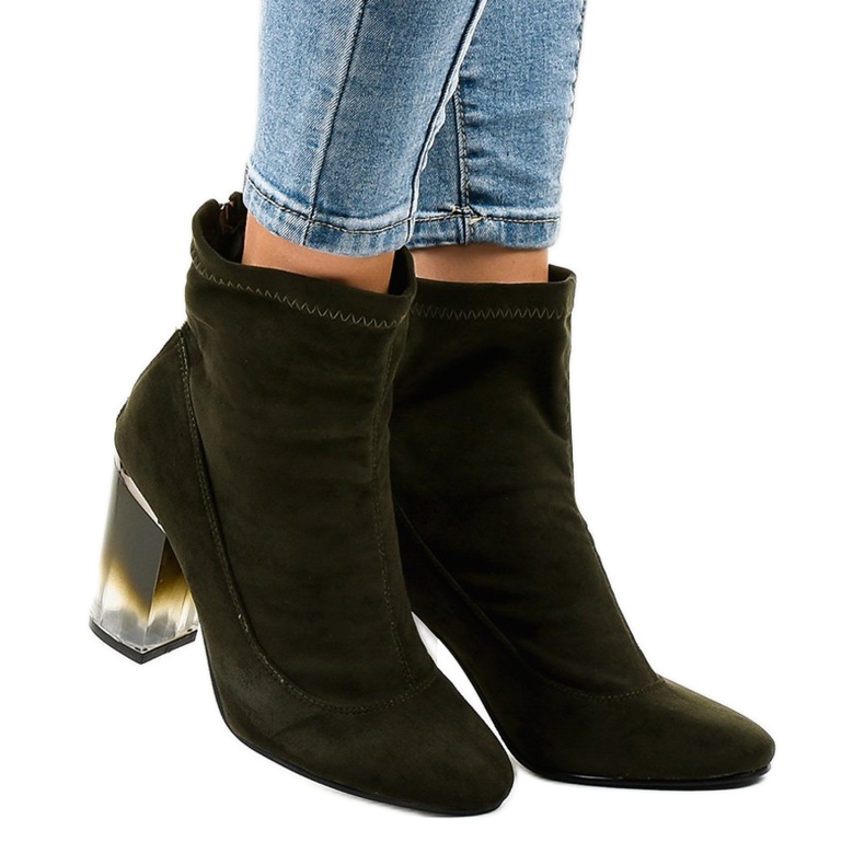 Zöld velúr bokacsizma a H8-93 oszlopon 2