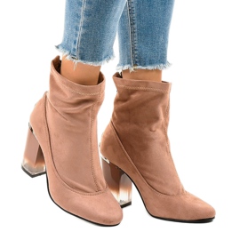 Rózsaszín velúr csizma a H8-93 oszlopon 1