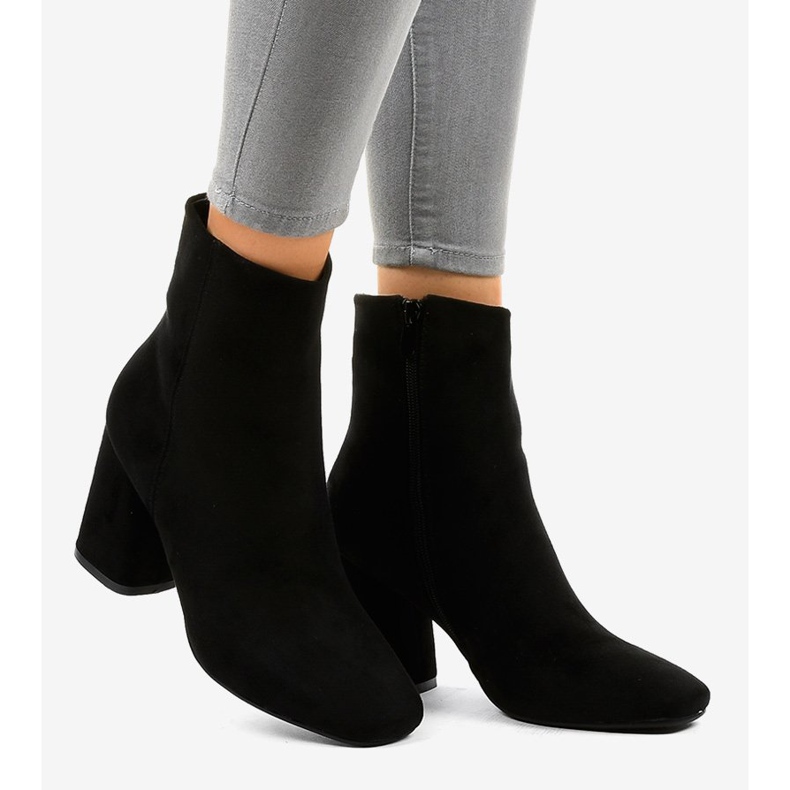 Fekete velúr bokacsizma a 3486 oszlopon 2