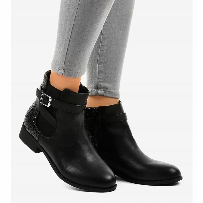 Fekete lapos bokacsizma rugalmas szalaggal és flitterekkel C298-1 2