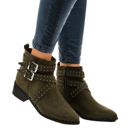 Zöld velúr bokacsizma a T172 oszlopon 1