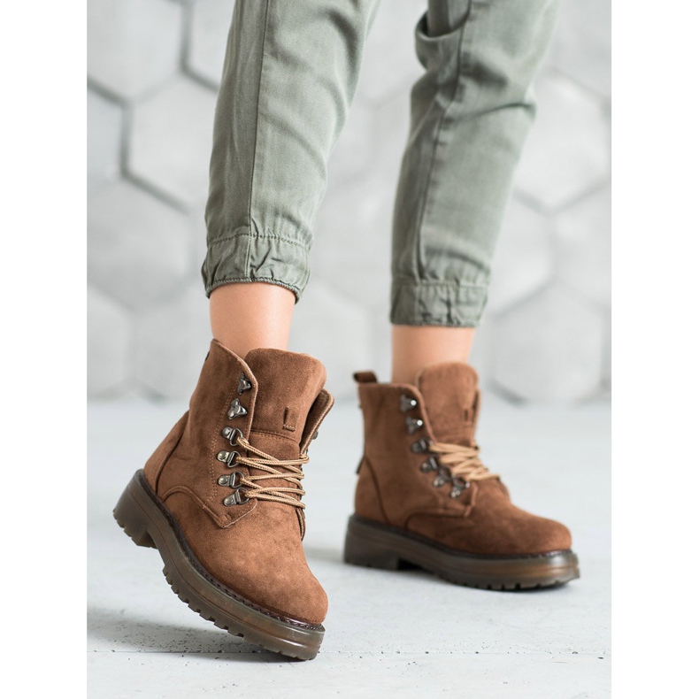 SHELOVET Fűzőcsapdák barna 2 SHELOVET Fűzőcsapdák barna 2