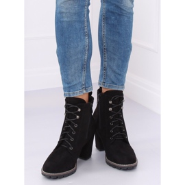 Fekete magas sarkú fűzős csizma 7081 Fekete 2