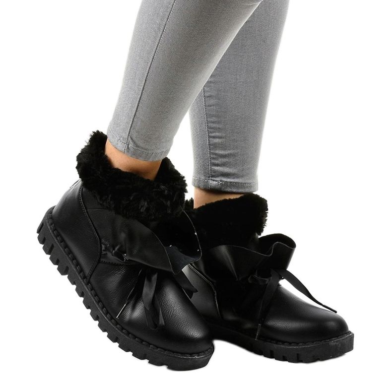 Fekete szigetelésű cipők 428-6 cipzárral 1