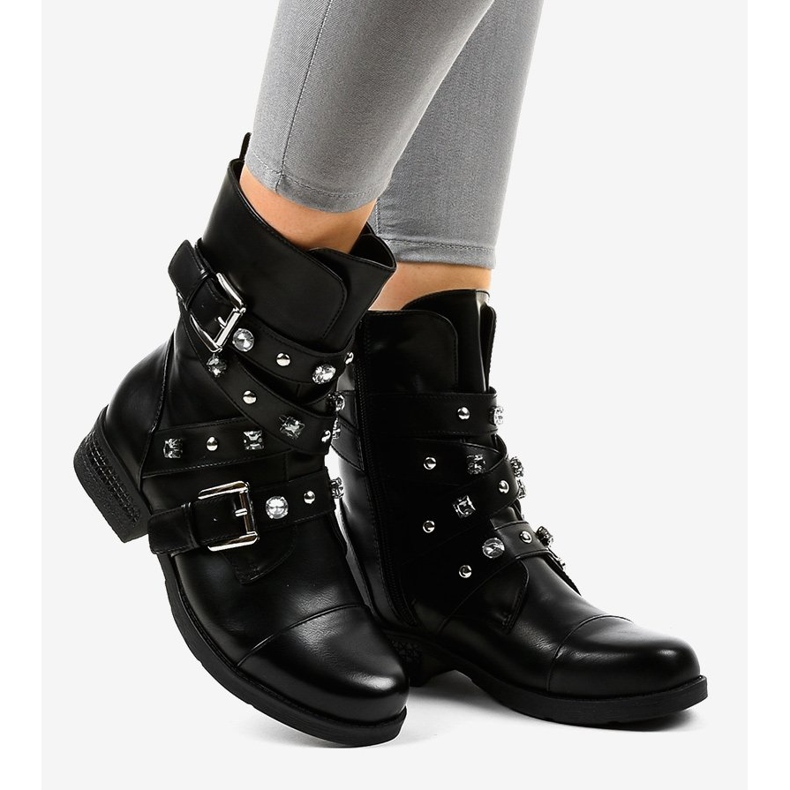 Fekete, magas szigetelésű csizma 88093 -mal díszítve 2