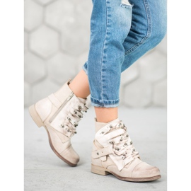 SDS Bézs színű munkások 1