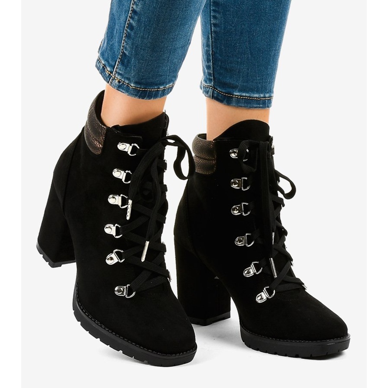 Fekete velúr trapper bokacsizma a 8992 -es poszton 2