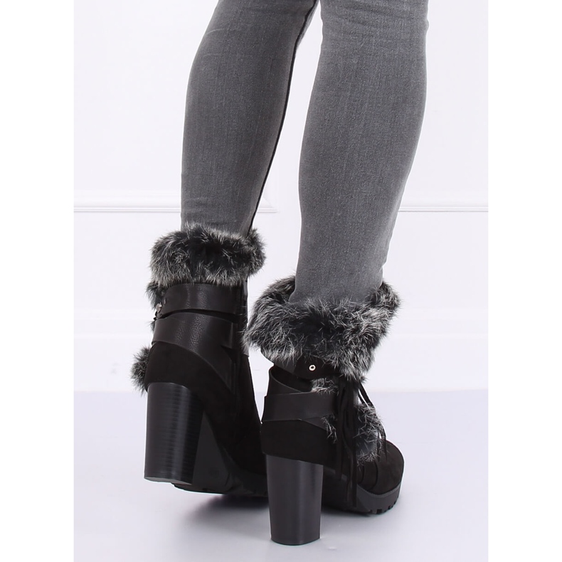 Fekete magas sarkú csizma szőrmével SP05 Fekete 1