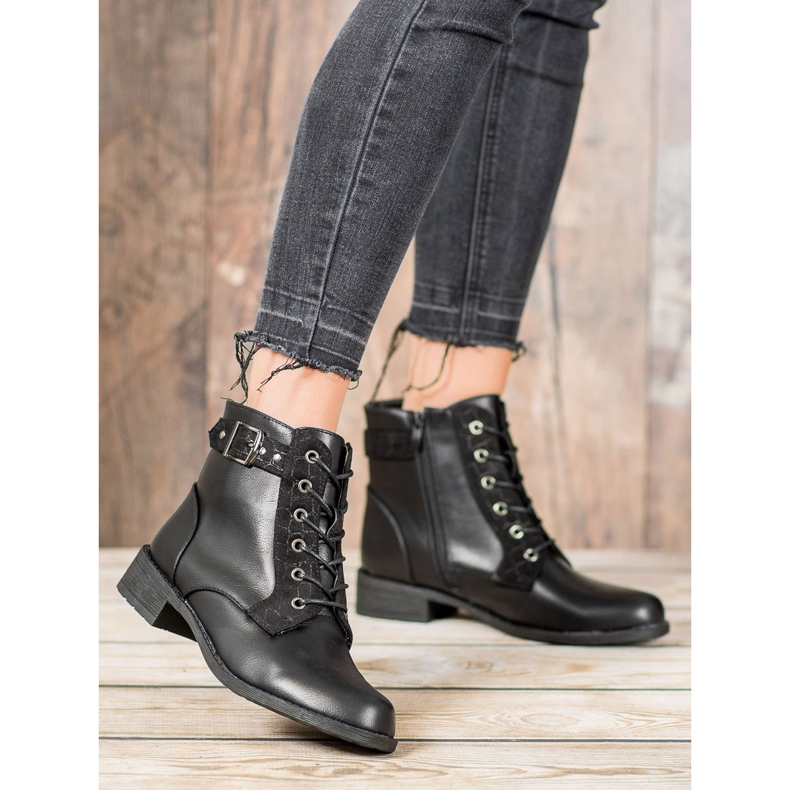 Small Swan Klasszikus fűzős csizma fekete 1