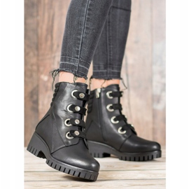 Goodin Fekete divatmunkások 2