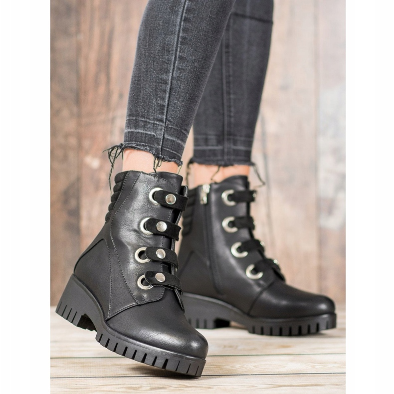 Goodin Fekete divatmunkások 2