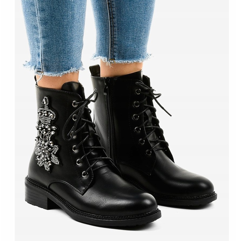 Fekete lapos bokacsizma kövekkel BH5501 1