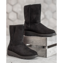 Kylie Magas Mukluki fekete 1