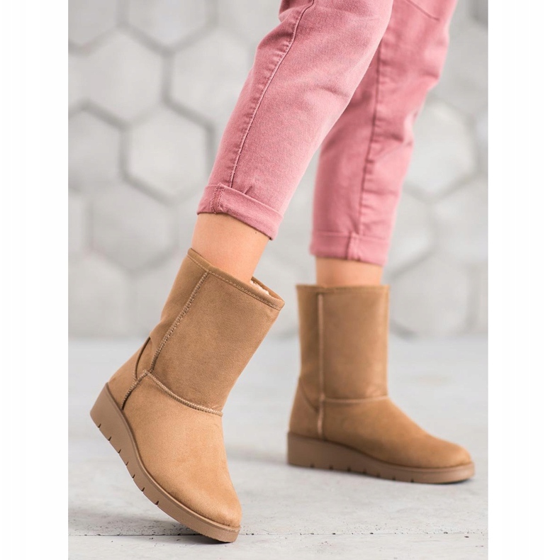 Kylie Magas Mukluki barna 1