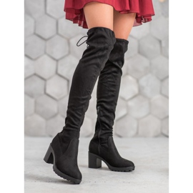 Small Swan Velúr muskétások egy oszlopon fekete 1