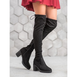 Small Swan Velúr muskétások egy oszlopon fekete 2