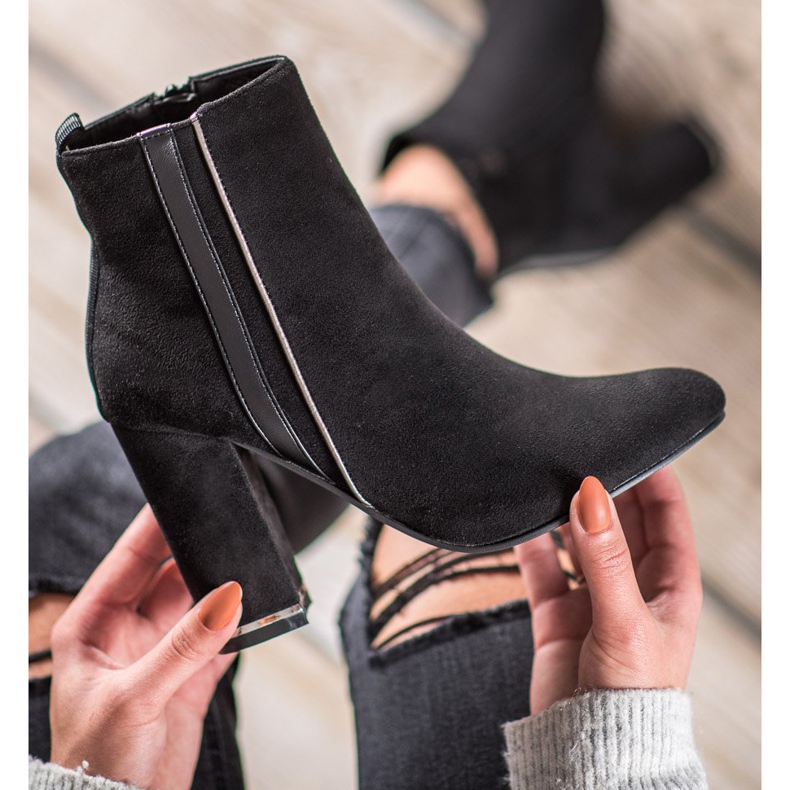 Erynn Velúr csizma dekoratív övvel fekete 1