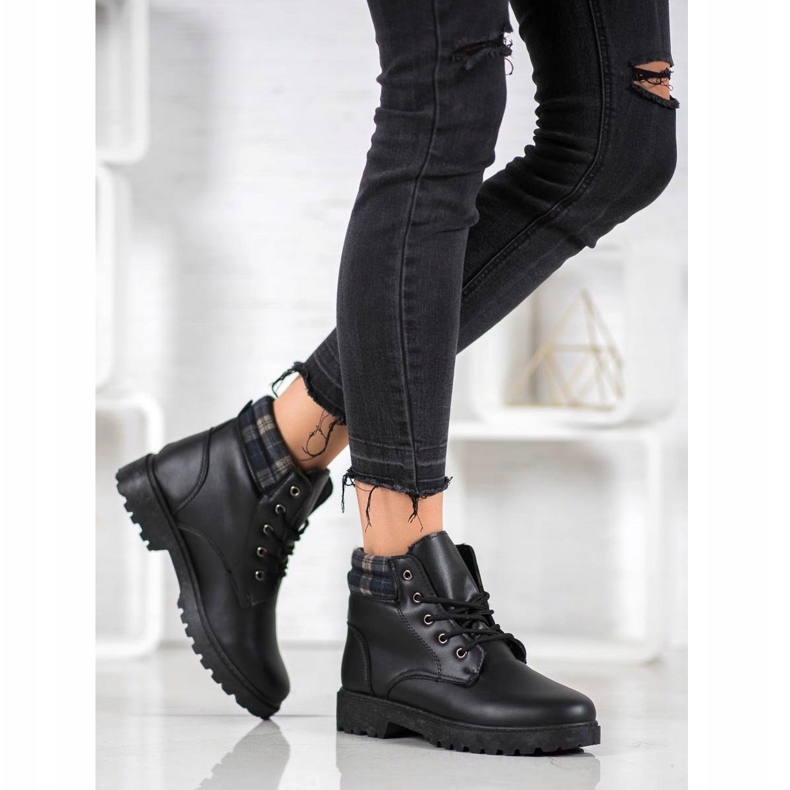 SHELOVET Kényelmes csapdázók a platformon fekete 2