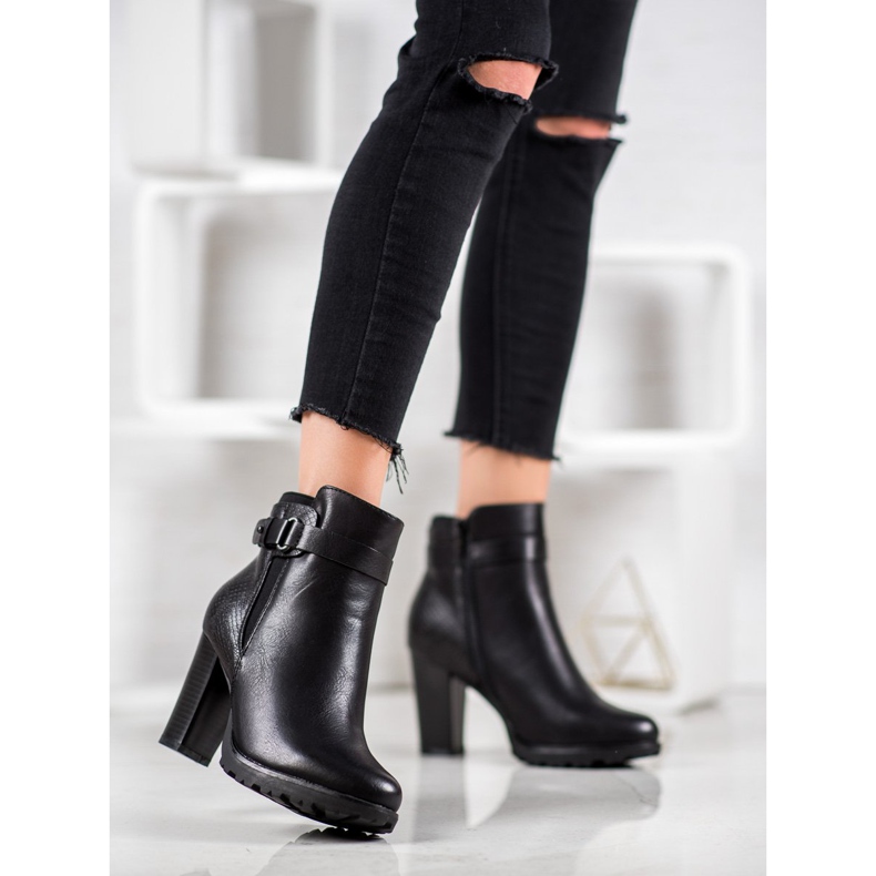 Super Mode Elegáns csizma egy oszlopon fekete 1 Super Mode Elegáns csizma egy oszlopon fekete 1