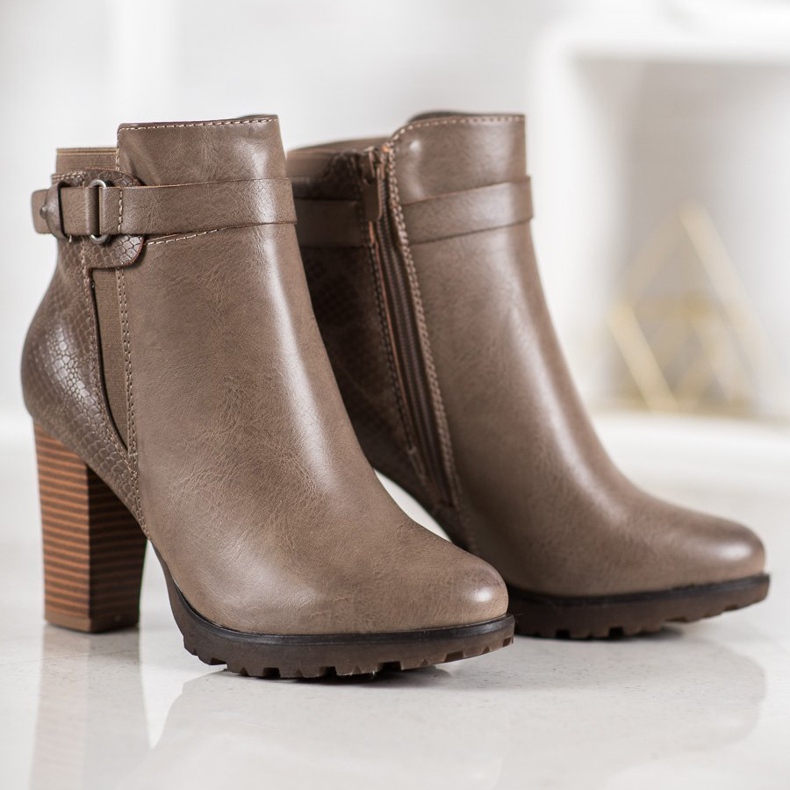 Super Mode Elegáns csizma egy oszlopon barna 1