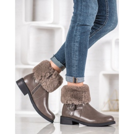 SHELOVET Munkások szőrmével barna 2