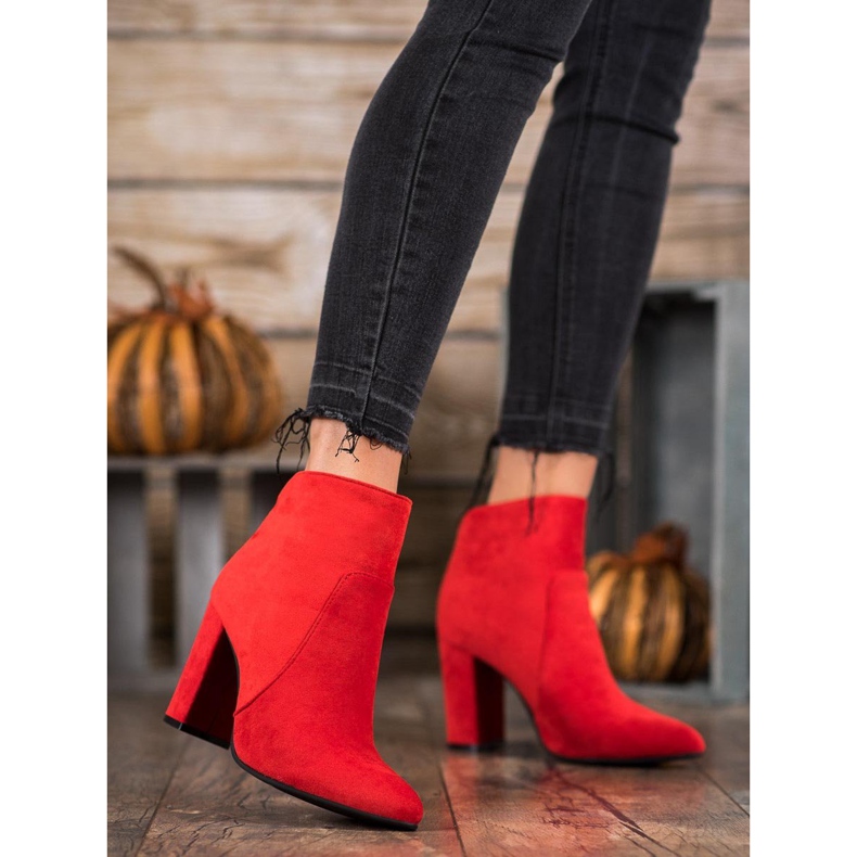 Ideal Shoes Klasszikus csizma egy poszton piros 2