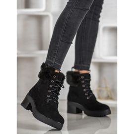 Goodin Fekete csizma szőrmével 2