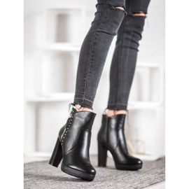 Kayla Csizma egy poszton fekete 1