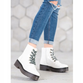 Sergio Leone Fehér cipő a platformon 2