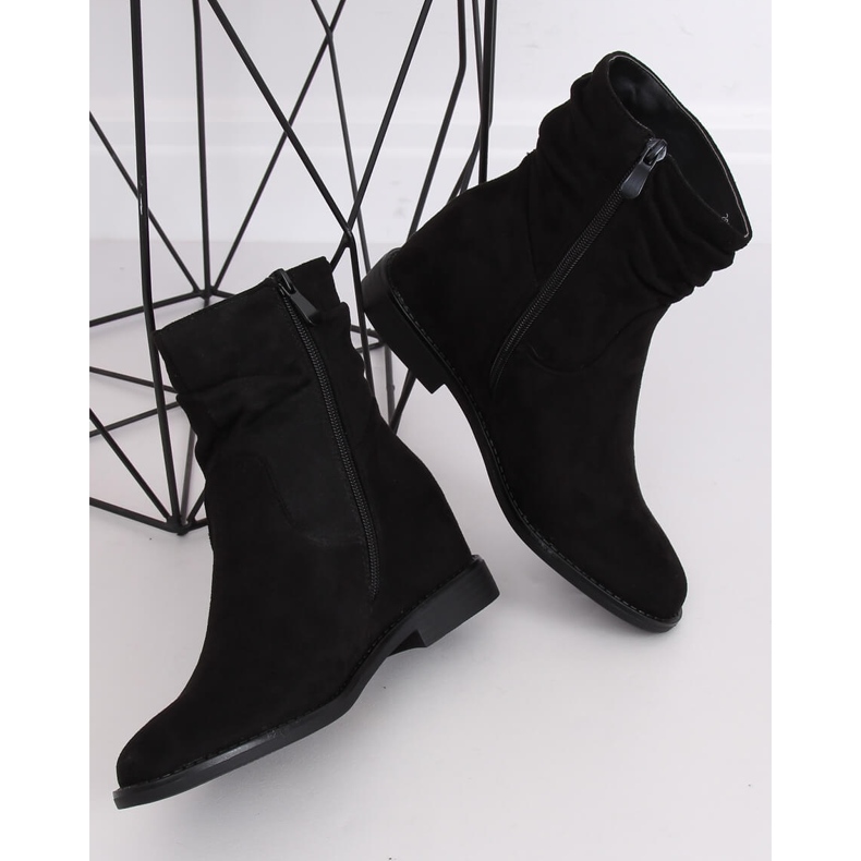 Fekete csizma rejtett ék sarkán 2C8AX7680-1 Fekete 1