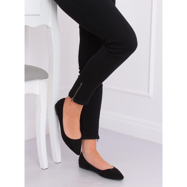 Fekete hegyes balerinák A822 Fekete 1