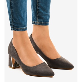 Szürke velúr szivattyúk az L439 oszlopon 1