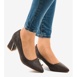 Szürke velúr szivattyúk az L439 oszlopon 2