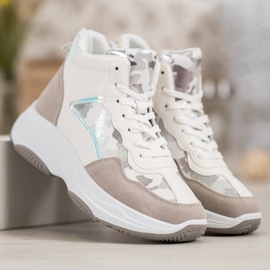 Ideal Shoes Magas csizma a platformon fehér barna sokszínű 1