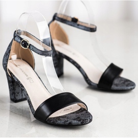 Goodin Stílusos szandál csipkével fekete 1