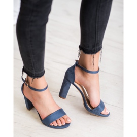 Goodin Velúr szandál egy bárban kék 2