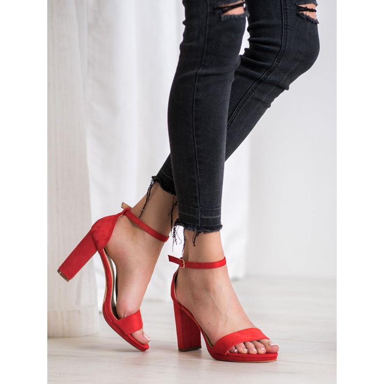 Goodin Velúr szandál egy bárban piros 1