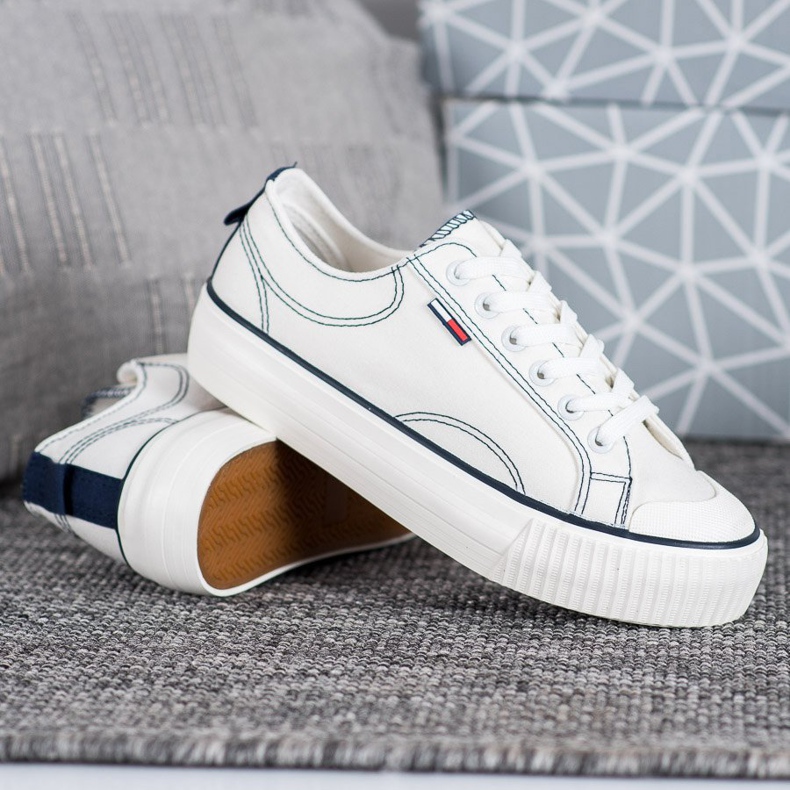 SHELOVET Fehér cipők a platformon 1