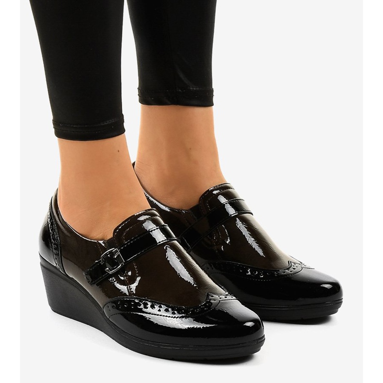 Fekete ék cipő 7-9021 barna 1