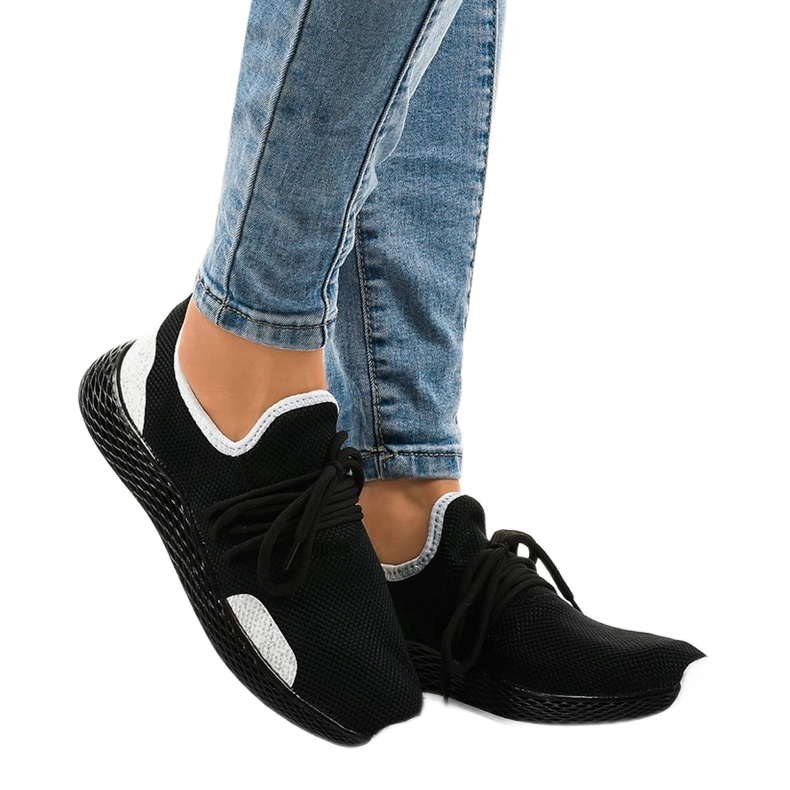 Fekete női sportcipő B-6851 2