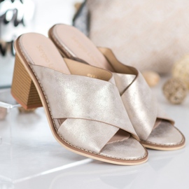 Sergio Leone Arany papucs a bárban aranysárga 2